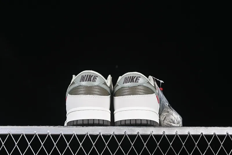 All Categories Nk SB Dunk Series Nk SB Dunk Low Low-top sneakers K version Nk SB Dunk Low "Year Of Snake" Limited to the Year of the Snake Low-top casual sneakers HV5980-231